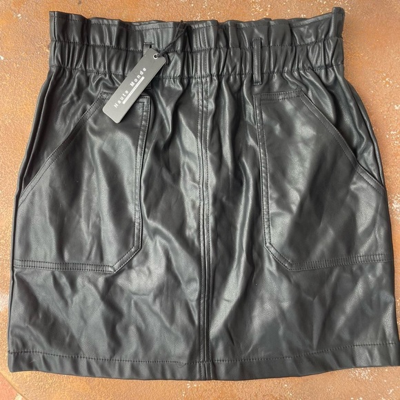 Zara Dresses & Skirts - NWT faux leather mini skirt sz Large